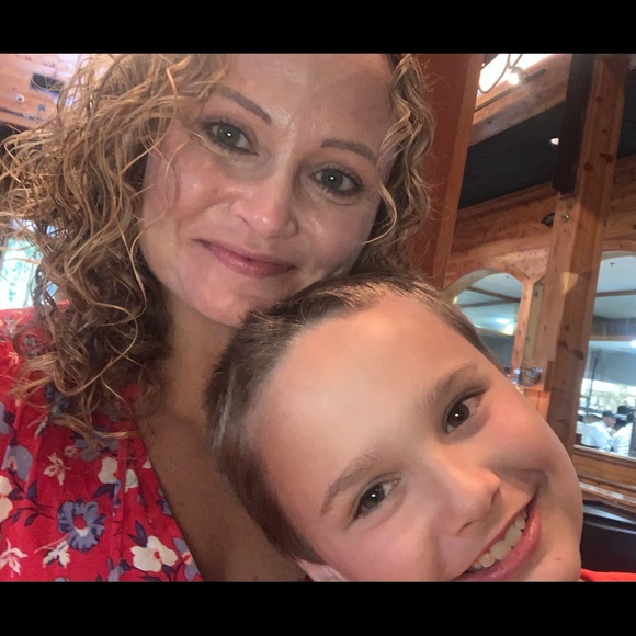 Meet your Posher, Jennifer - Picture 1 of 1